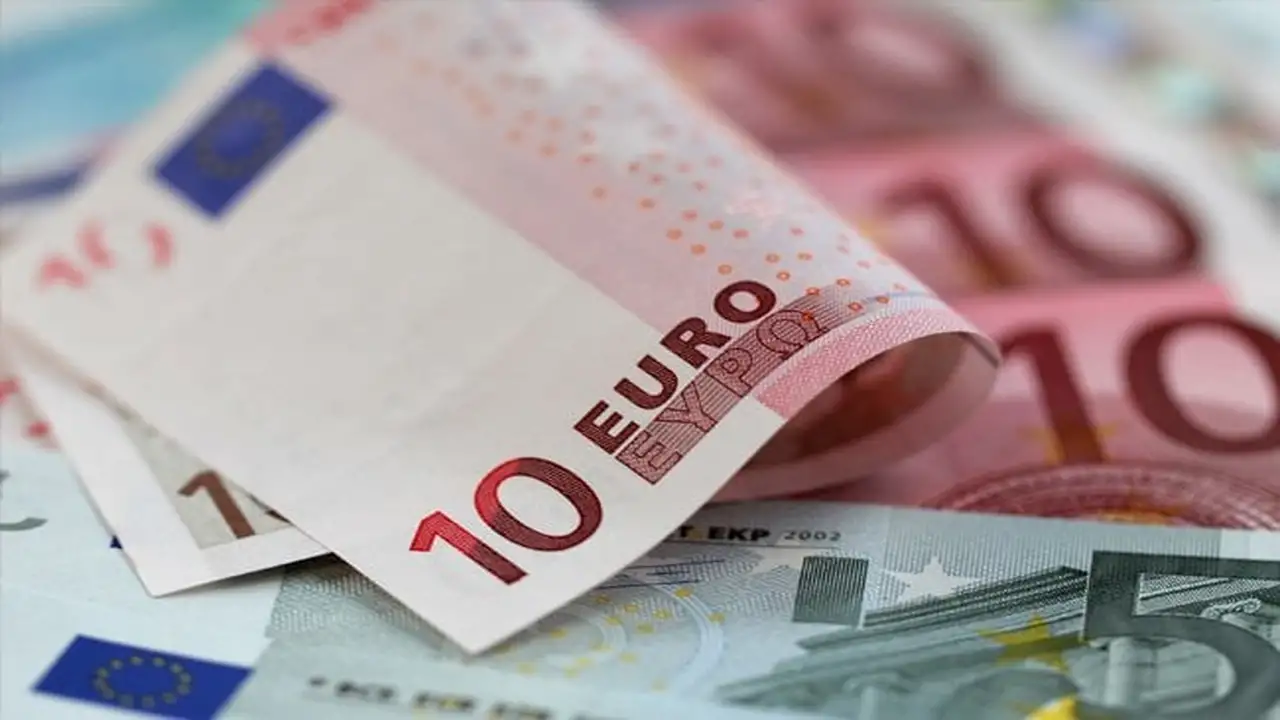 تحديثات الصرف.. سعر اليورو اليوم مقابل الجنيه المصري في البنوك مطلع الأسبوع
